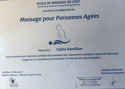 certificat de formation en massage pour personnes âgées obtenu par une praticienne en massage bien-être